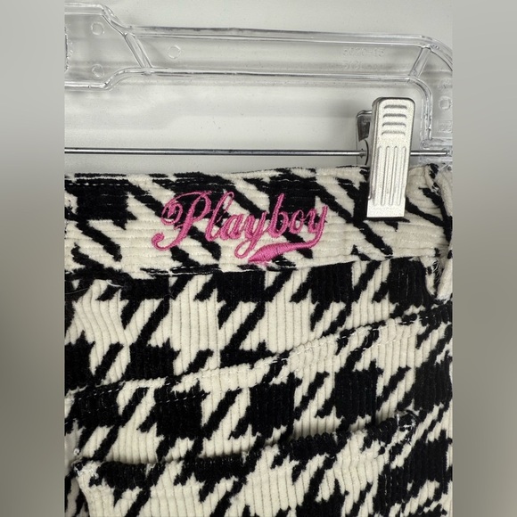 Playboy by PacSun cream & black corduroy houndstooth print mini skirt. Size 24 - Picture 5 of 7